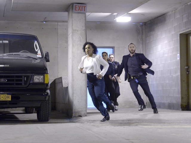 クワンティコ Fbiアカデミーの真実 シーズン1 第話 自信と過信 ドラマ パソコンでもスマホでも 動画を見るならshowtime ショウタイム