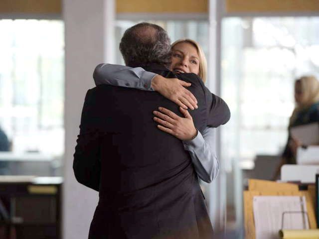 ホームランド Homeland シーズン6 第2話 地下にいる男 ドラマ パソコンでもスマホでも 動画を見るならshowtime ショウタイム